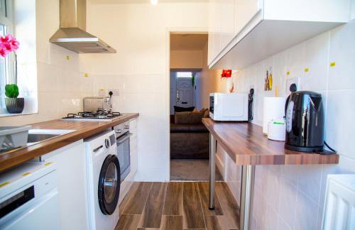 Lucky Home 15 - Near BAE, Docks, Lake District - Ideal for Trade & Family - 2 Bedrooms - One Double Bed in Each Bedroom - Max 4 Guests - Photo 12
