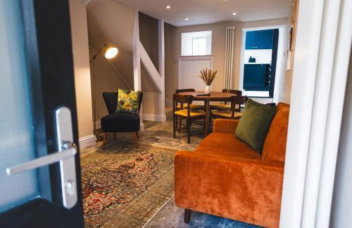 Cathys Cottage, Sun Trap Patio, Modern 3 Bed, Central, Parking - Photo 2