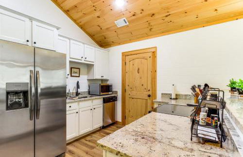 McCaysville Cabin Fire Pit, BBQ and More! - Foto 9