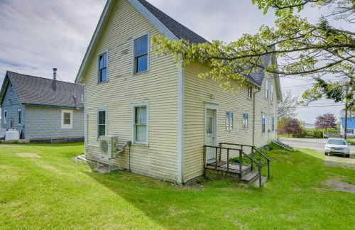 Walk to Beach House with Deck and Yard in Lubec! - Foto 23