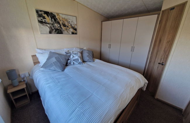 Serene Chalet Retreat in Chichester - Photo 4