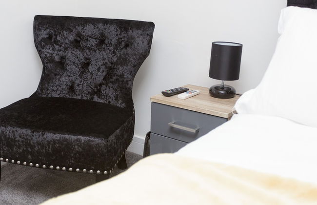 Live in Leeds Greenhill Bungalows - Photo 9