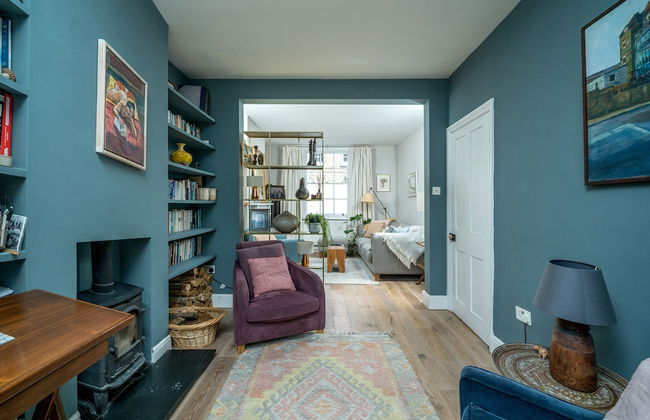 JOIVY Contemporary 2-Bed House W/ Private Garden - Foto 14