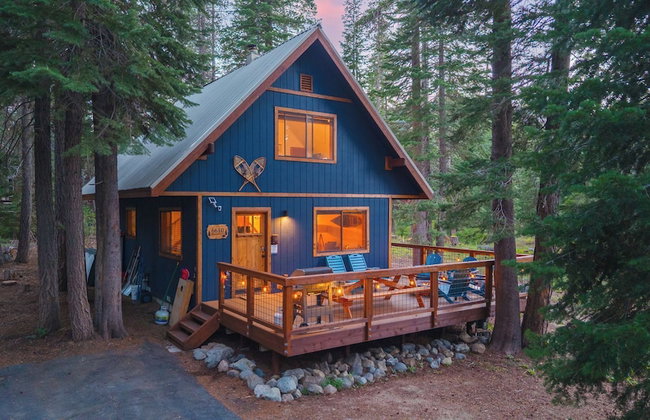 Minutes to Skiing & Lake Hot Tub, Fire Pit, Deck Indigo Owl by Avantstay - Foto 1