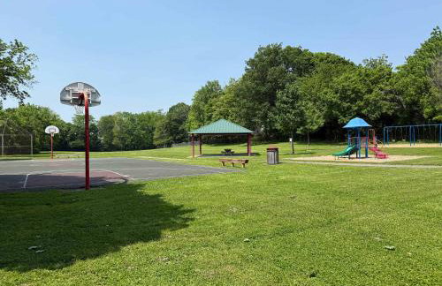 Jefferson & Grounds 3BR Steps from HWS and Hot Tub - Foto 38