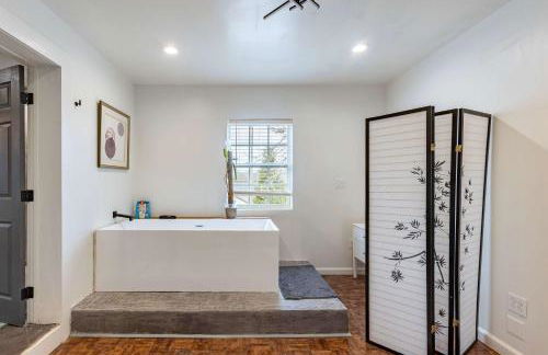 Modern 5BR Home with Mtn Views BBQ & Pool Table - Foto 33