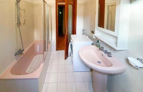 2 Bedroom Lovely Apartment In Cembrano - Foto 18