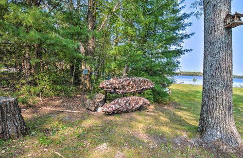 Lake Livin Cozy Cabin with Dock, Bar, 2 Kayaks - Foto 22