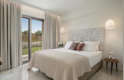 Fivi Villa, with Heated Pool & SeaViews, By ThinkVilla - Photo 24