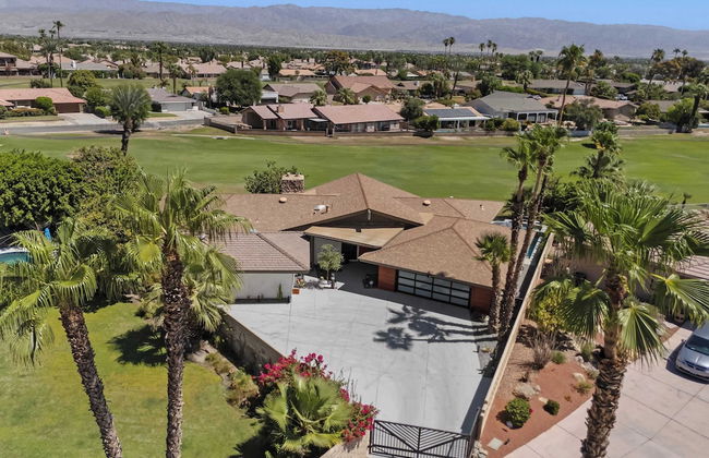 Golf Course-front Views, Pool+hot Tub, Patio Modern Edgy House by Avantstay - Foto 27