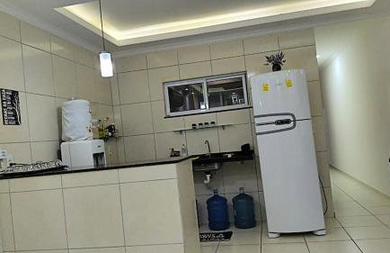 Garagem para 3 carros Morada Valentim é uma Casa dois quartos climatizada em Paracuru, 2 decks, piscina, portão automático, cerca elétrica com conforto e qualidade para você! - Foto 1