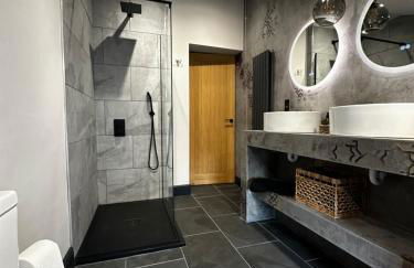 Stunning Town Center Cottage with hot tub - Foto 15