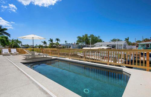 Bayside Hideaway! Private pool with water view and canal side dock! Available for Summer! - Foto 24