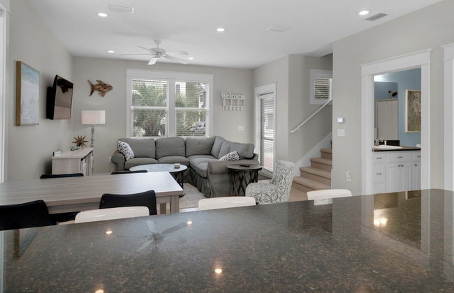 Beach Cottage w/ Backyard Oasis - Quiet Neighborhood in BMB - Foto 14