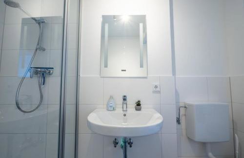 Monteurwohnung-fuer-5-Personen-mit-Balkon-Kueche-Ahrensburg-Naehe-Hamburg-AGRP1203 - Photo 11