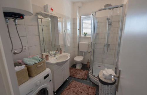 Kuća za odmor M&J s grijanim bazenom - Photo 26