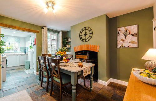 Beautiful Cozy Cottage in Sandbach by 53 Degrees Property, Sleeps 4 with FREE Parking - Photo 11