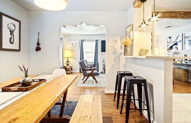 Modern Rustic 3 -bedroom 2 Bathrooms Carport - Photo 12