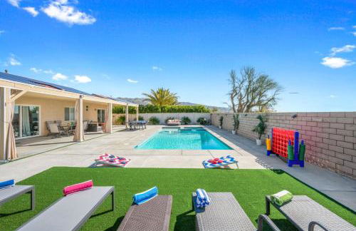 Views, Gameroom, Saltwater Pool & Hot tub, Firepit by MariamsBnb - Foto 12