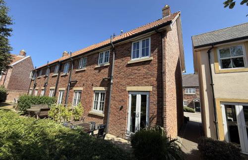 Seaside Cottage, The Bay, 2 bedrooms, patio, parking nearby, 2 dogs welcome - Foto 2