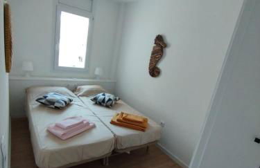 Atico of 3 rooms, total 130m² just for you with a 60 m² terrace, swimming pool, mountain and marina view. - Photo 15