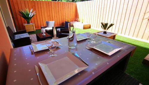 Appartement 90 m2 avec parking terrasse balcons, proche du port et plages - Foto 4, Garden view