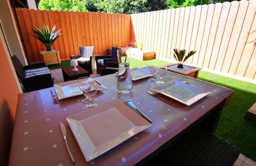 Appartement 90 m2 avec parking terrasse balcons, proche du port et plages - Foto 4