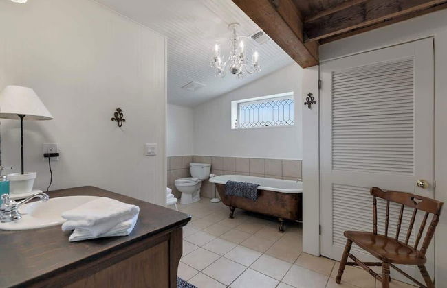 Gorgeous Barn Cabin 10min From Main St! - Foto 18