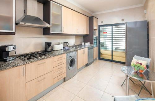 Lagos Apt with pool and huge balcony Very close to Beach and Marina - Foto 7