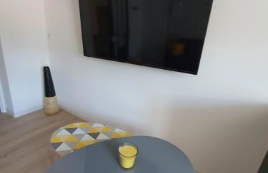 "Le Petit Paradis" au Centre Ville d'Oyonnax - Foto 57