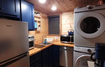 The Windstorm Cabin - Pet-friendly & a 2-person Jacuzzi hot tub! - Foto 6