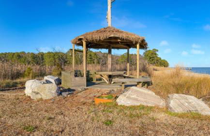 Bay Estate Luxe Waterfront Home w/ Private Pier, Main+guest House, Bay Views - Foto 92