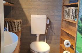 TinyHousebeiDresden mit Faßsauna Über dem Wasser schwebendes winziges Häuschen Nähe Dresden Sächsische Schweiz - Foto 9