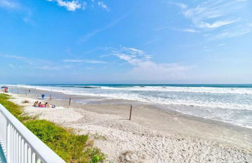 Paradise with Balcony Near the Action - Foto 13