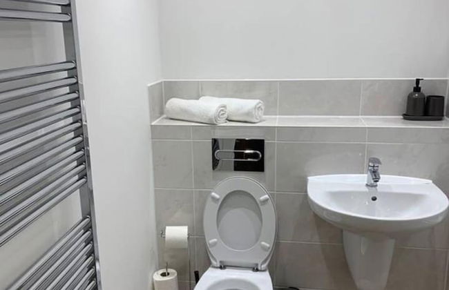 Inviting 2-bed Apartment in Grays - Photo 20