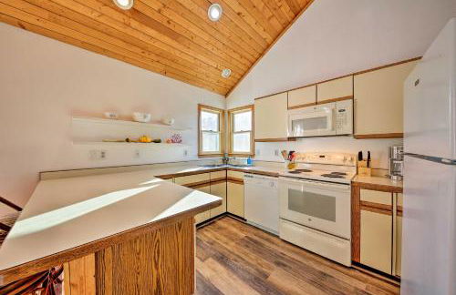 Bright Southern Shores Family Home Less Than 1 Mi to Beach - Foto 8