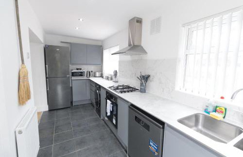 Contractor Base Newport 3 Bed Van Parking Sleeps 5 - Foto 21