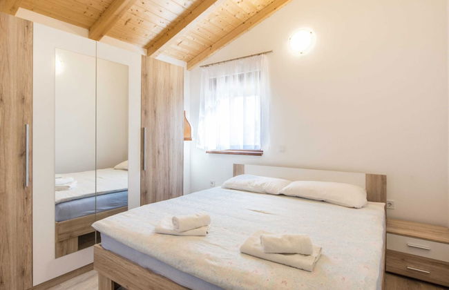 Attractive Holiday Home with Pool, Hot Tub, Patio, Courtyard - Foto 3