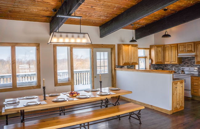 Spacious 8 bdrm Blue Mountain Cottage, Perfect for Large Groups, Private Beach, BBQ, Hot Tub, Sauna - Foto 8