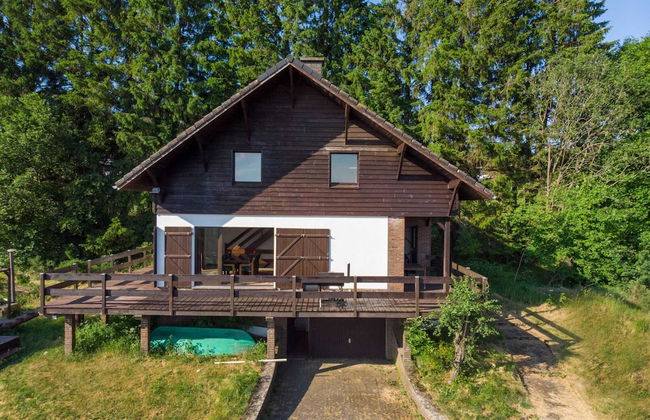 Typical Ardennes Chalet With hot tub - Foto 1