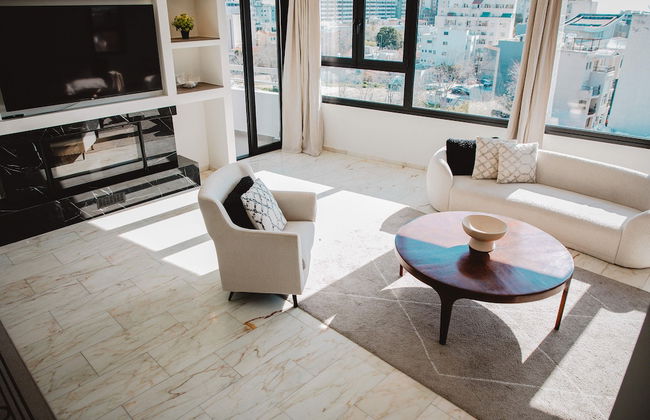 Phaedrus Living: City Center Sky Penthouse - Photo 16