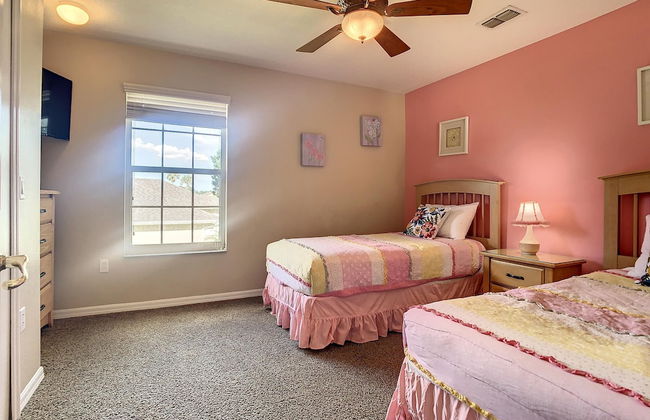 Fantastic 7 Bed 6 Bath in Prestigious Gated Comm - Foto 28