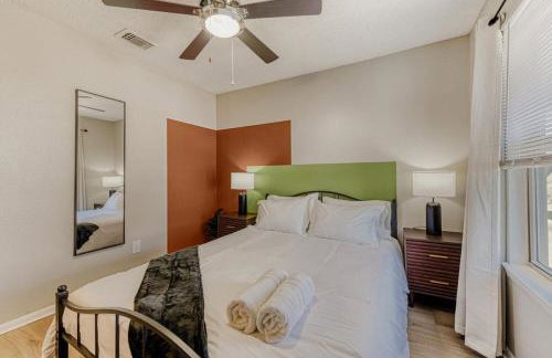 Stylish City Getaway 2B - Sleeps 6 - Pool, Prkg - Foto 7