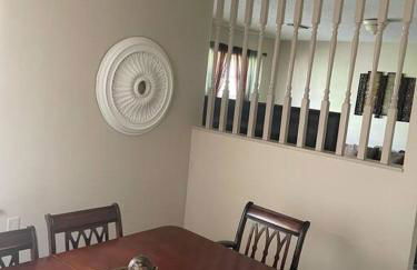 Beautiful Spacious 3 BR brick home for the family - Photo 2