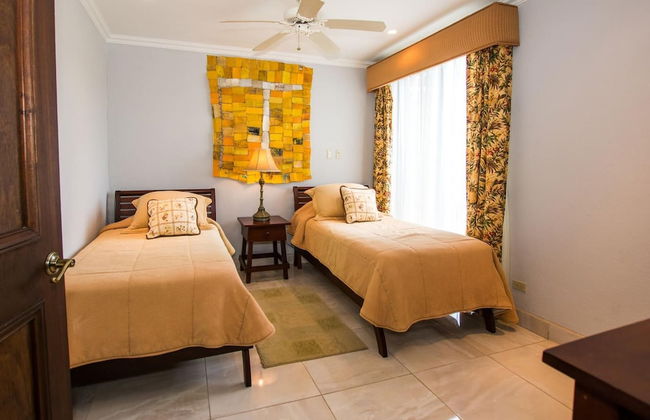 Recently Renovated Luxury Condo with Resort-Style Beach Club Access and Ocean Views - Photo 6