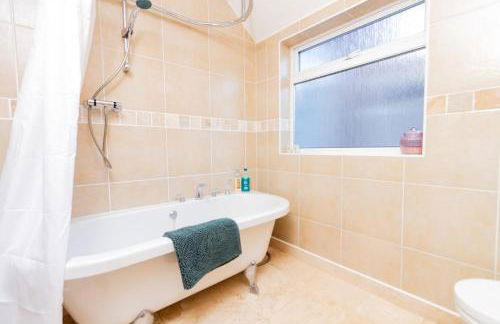 Charming Getaway - 3BR Home in the Heart of Chester - Photo 38