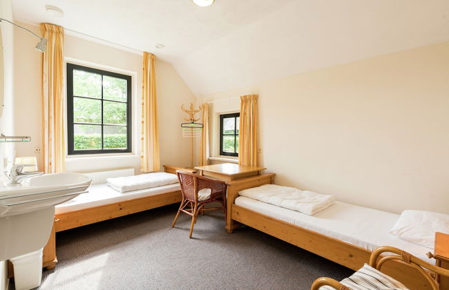 Farmhouse in Rheeze Near Forest and Meadows - Photo 9