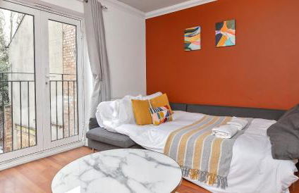 Stylish Town Centre Apartment, ALLOCATED FREE PARKING SPACE, RICKMANSWORTH HIGH STREET, Modern Decor, Juliet Balcony, Walking Distance to Rickmansworth Station Metropolitan Line - Foto 44