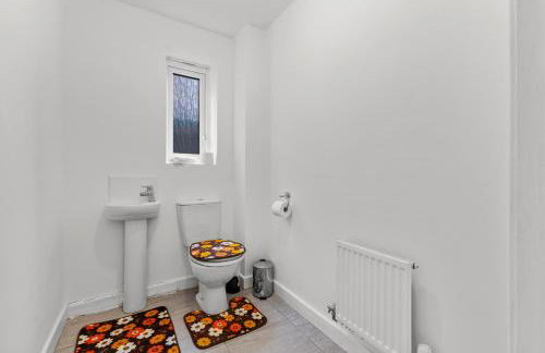 3 Bedroom house with 5 beds and Parking 18LW - Photo 9