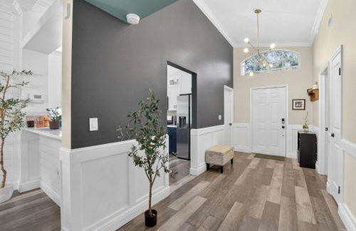 Lakefront 4-Bedroom Home with Pool - Foto 6